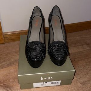 Hardly worn levity pumps